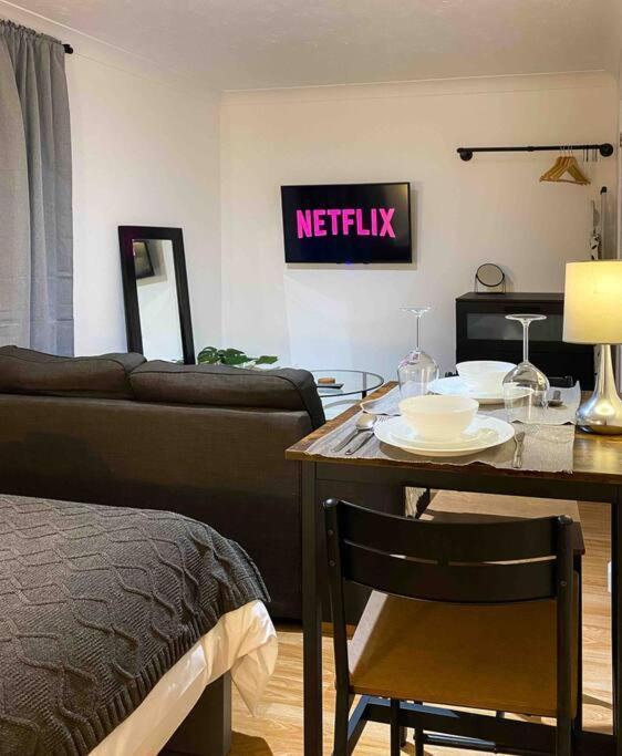 Cozy Studio Near Train Station CBG Extérieur photo